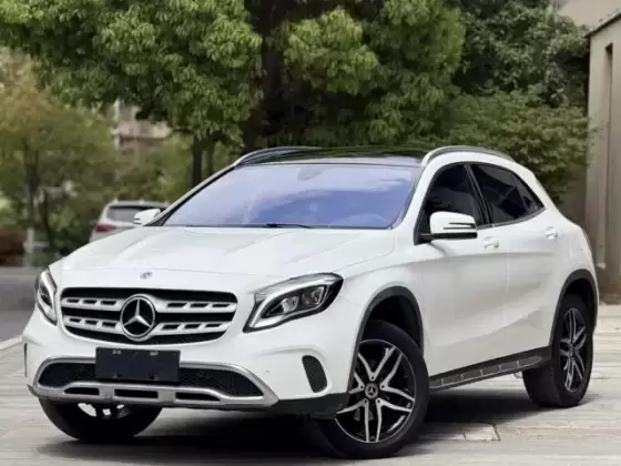 Mercedes-Benz GLA 200