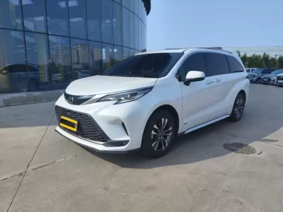 Toyota 2024 Granvia HYBRID 2.5 CVT Luxury Edition