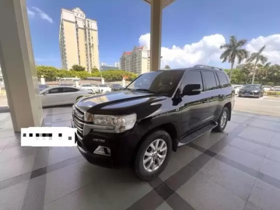 Toyota Land Cruiser (Imported) 2019 Land Cruiser 5.7 4x4 VXR (Middle East specification)