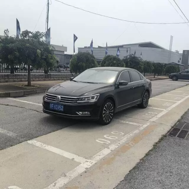 Volkswagen 2016 Passat 1.8 TSI 330 TSI Royal Edition